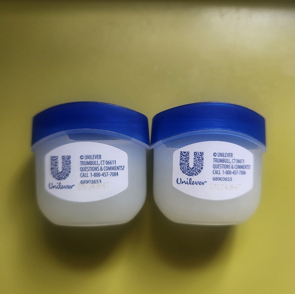 A set of 2 New Vaseline lip therapy cocoa butter - Picture 2 of 3